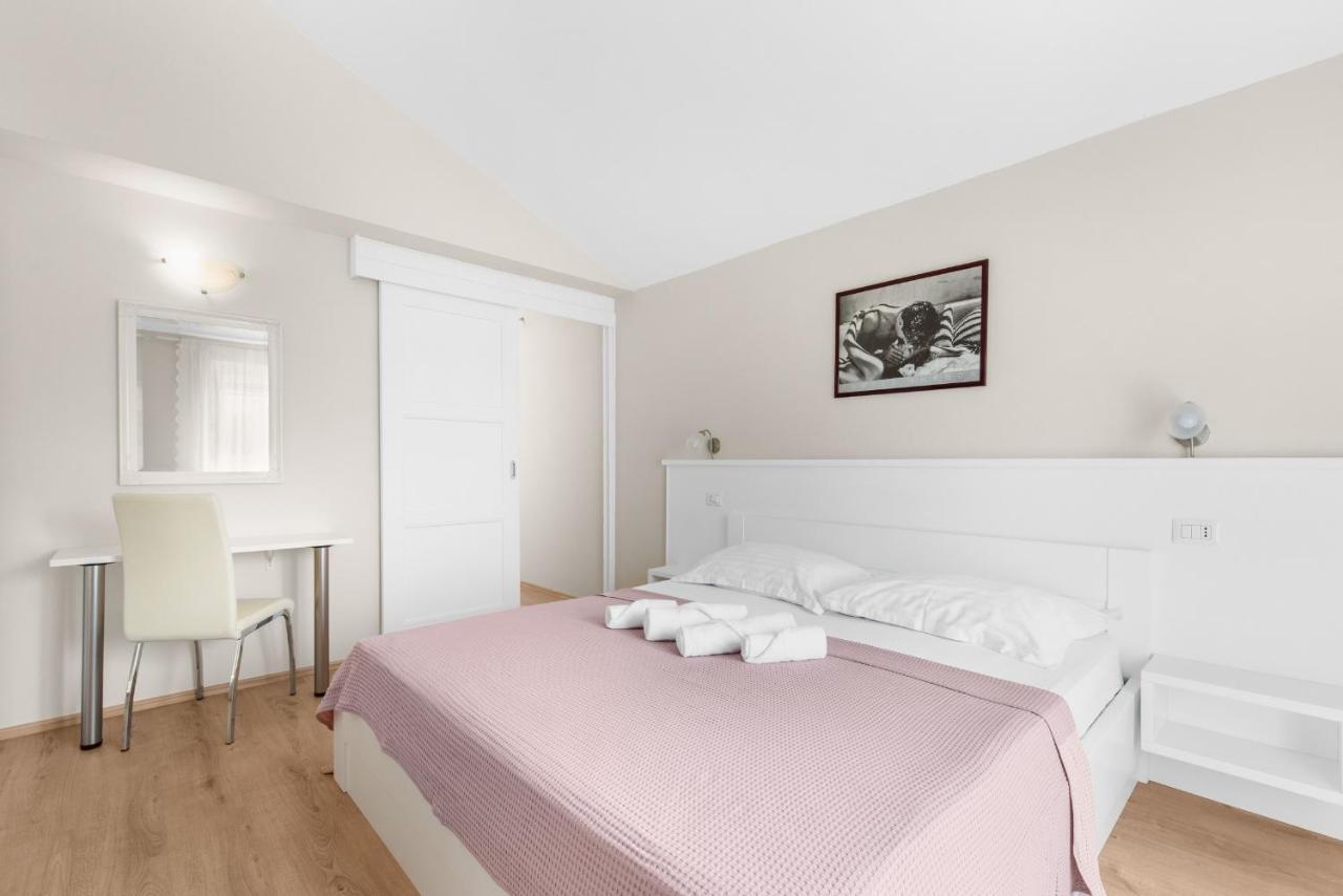 Villa Hope - Apartments With Shared Pool ポレッチ エクステリア 写真