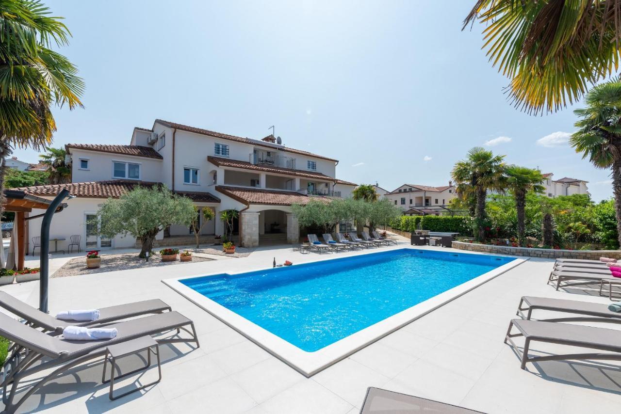 Villa Hope - Apartments With Shared Pool ポレッチ エクステリア 写真